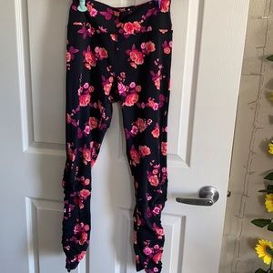 PINK Ultimate floral scrunch leggings